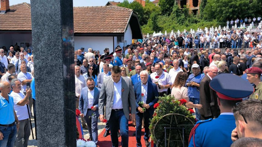 АЛЕКСАНДАР ШЕШЕЉ НА ПОМЕНУ У БРАТУНЦУ