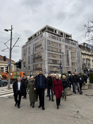 У част и славу трагично страдалих ученика у Минабу