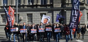 Predati potpisi za kandidaturu Vojislava Šešelja!