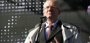 Др Шешељ: Поносан сам што сам запалио усташку заставу