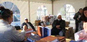 Radikali delili Šešeljeve knjige građanima Nove Pazove