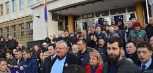 Dr Šešelj: Policajci kojima se sudi za zločine u selu Kravica su nevini