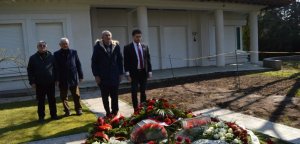 Delegacija Srpske radikalne stranke posetila grob Slobodana Miloševića