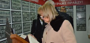 Srpski radikali u Spomen sobi srpskim žrtvama sa Kosova i Metohije