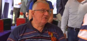 Dr Vojislav Šešelj delio narodu svoje knjige u Niškoj banji, peti dan u Nišu