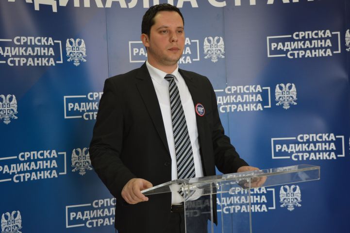 Delegacija Srpske radikalne stranke položila venac na spomenik slavnog srpskog đenerala Veljka Radenovića